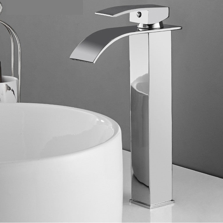 robinet-salle-de-bain-cascade-chrome
